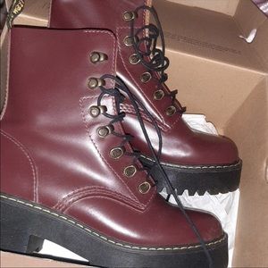 Leona Dr. Martens